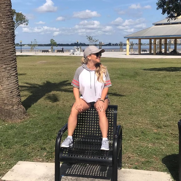 Cute and sporty top - Picture 1 of 4